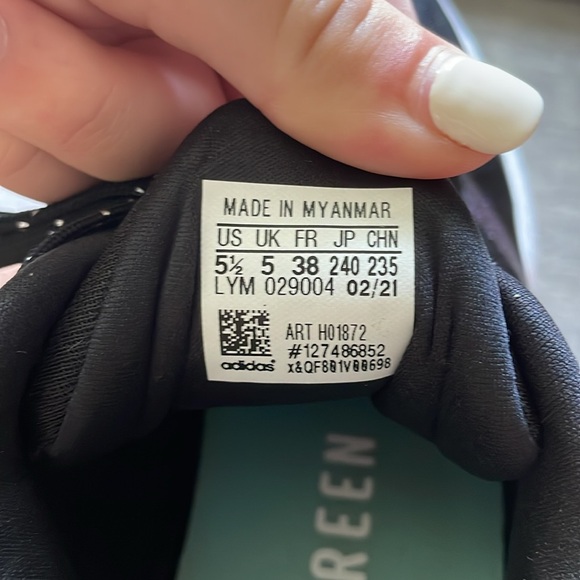 Brand new Adidas shoes 🌼bundle and save!! - Picture 5 of 5